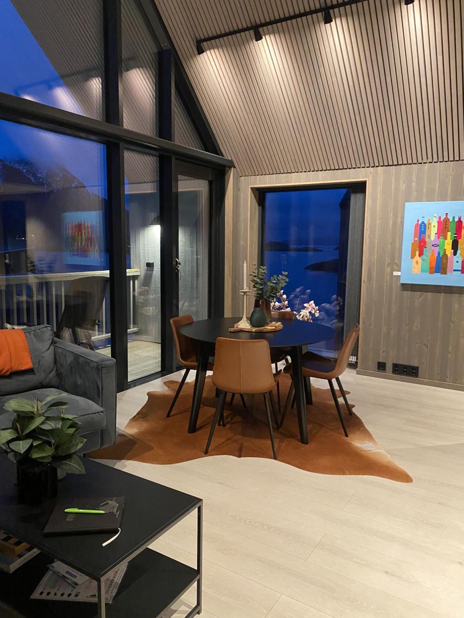 Ny Leilighet I Henningsvaer! Extérieur photo